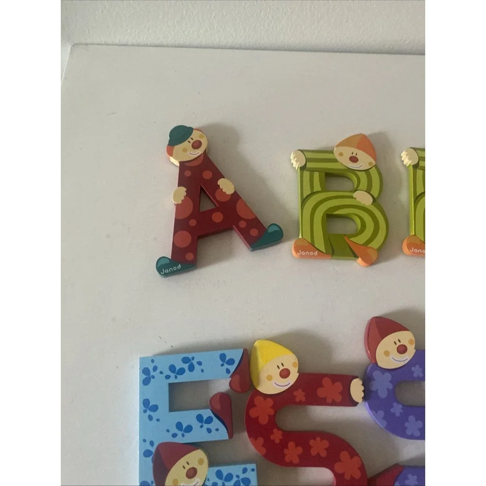 Jonad 21 Letters Wooden Sellout Assorted Alphabet Clown Letters